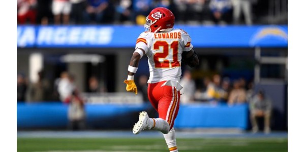 Buffalo Bills firman al destacado Mike Edwards